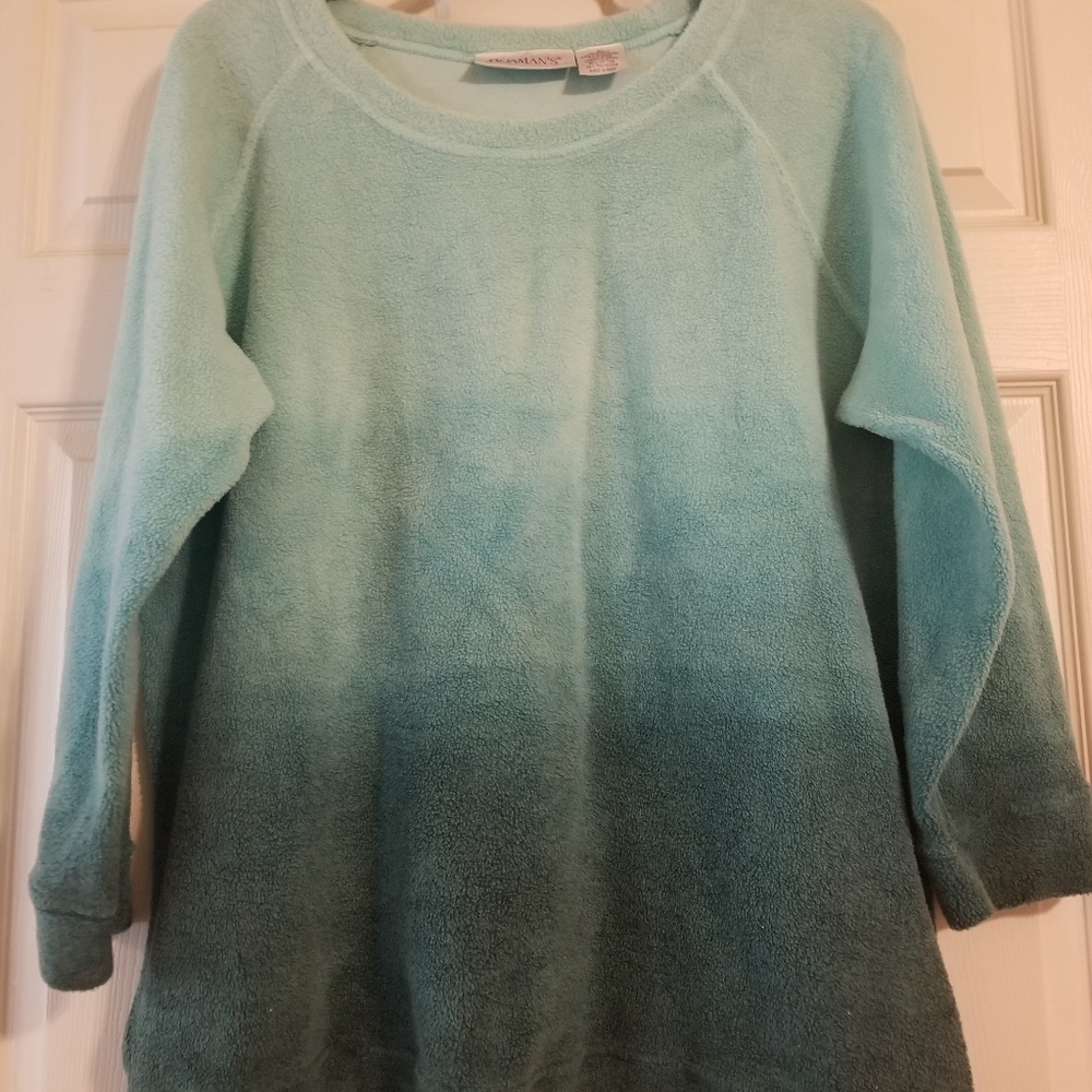 Roaman's sweater/sweatshirt